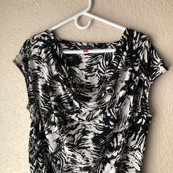 Vince Camuto cap sleeve black print top. - Picture 2 of 5